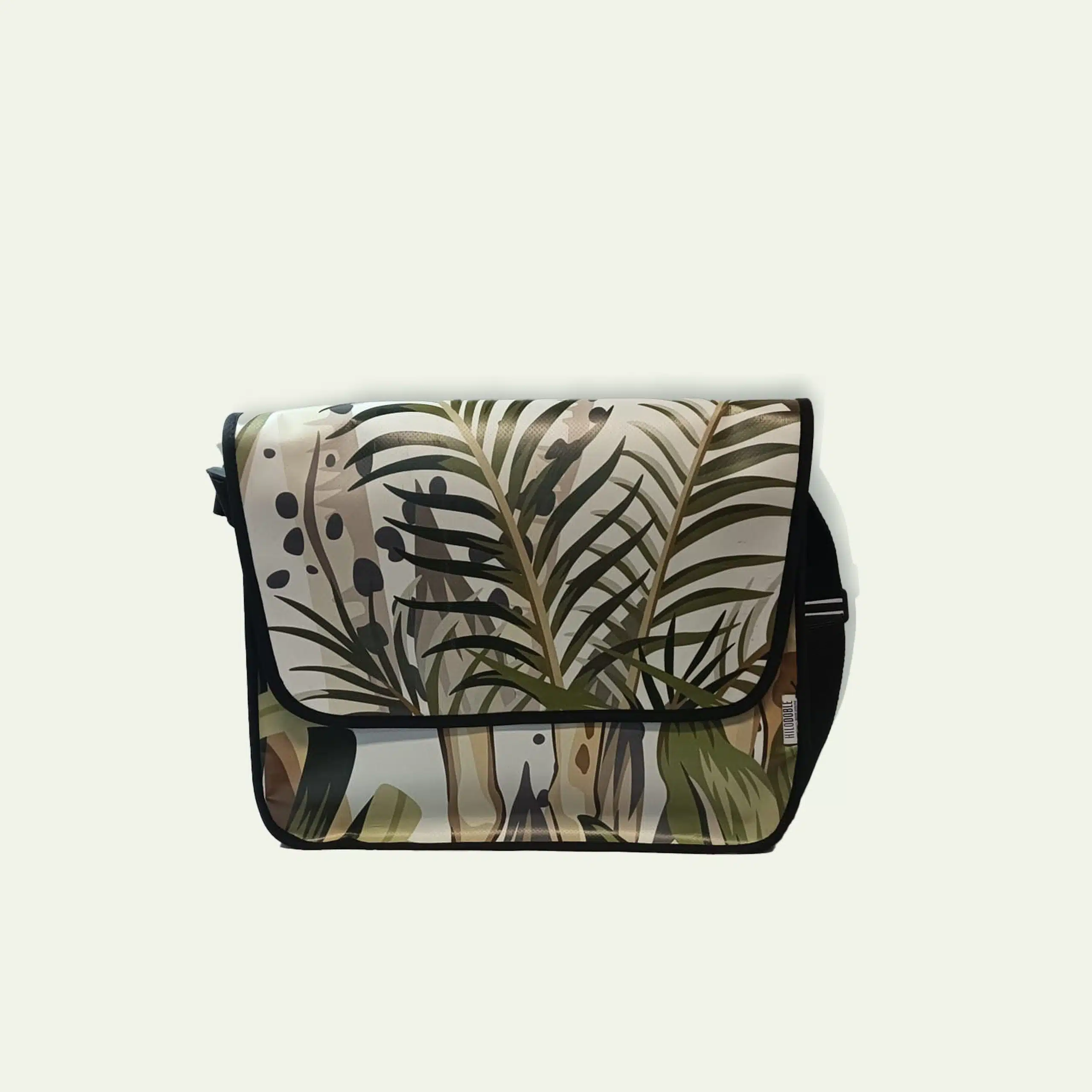 Bandolera exclusiva de lona publicitaria Reciclada . Moda Sostenible