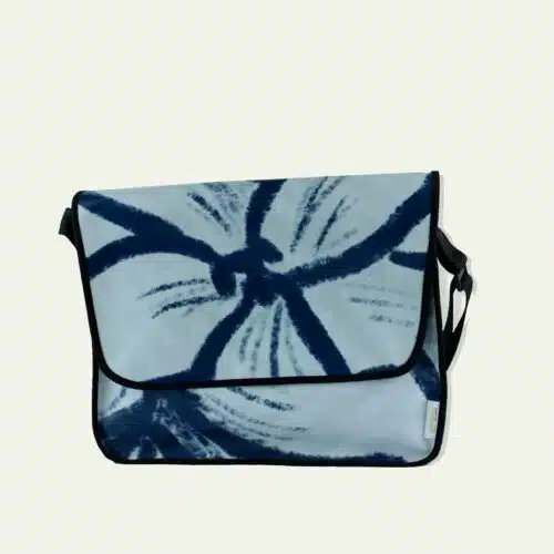 Bandolera horizontal, lona publicitaria reciclada - FLOR AZUL