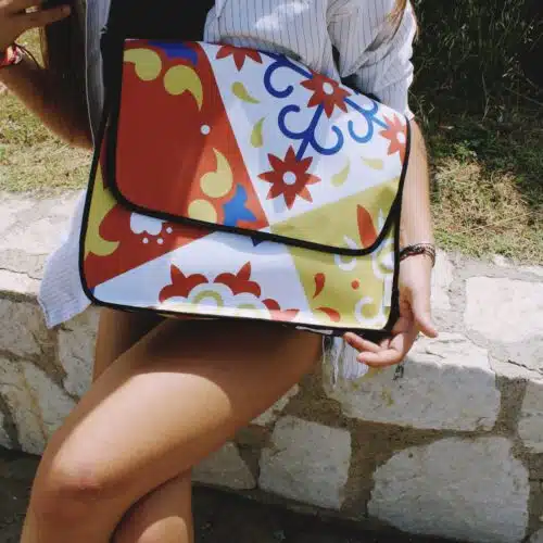Bandolera horizontal, lona publicitaria reciclada - MOSAICO FLORAL