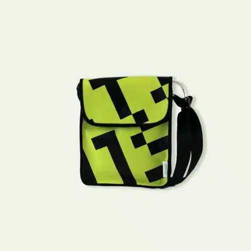 Bandolera mini, lona publicitaria reciclada - NEÓN