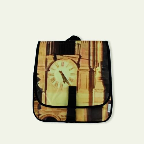 Mochila mediana, lona publicitaria reciclada - RELOJ