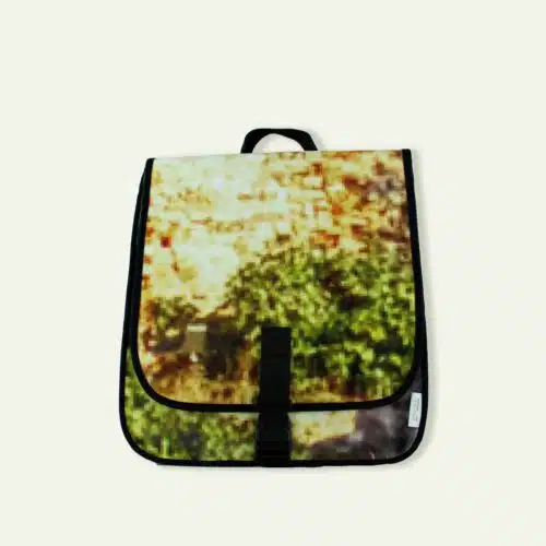 Mochila mediana, lona publicitaria reciclada - BOSQUE